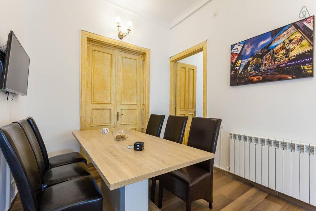 The Castle Of Piata Romana Bucharest Exterior photo